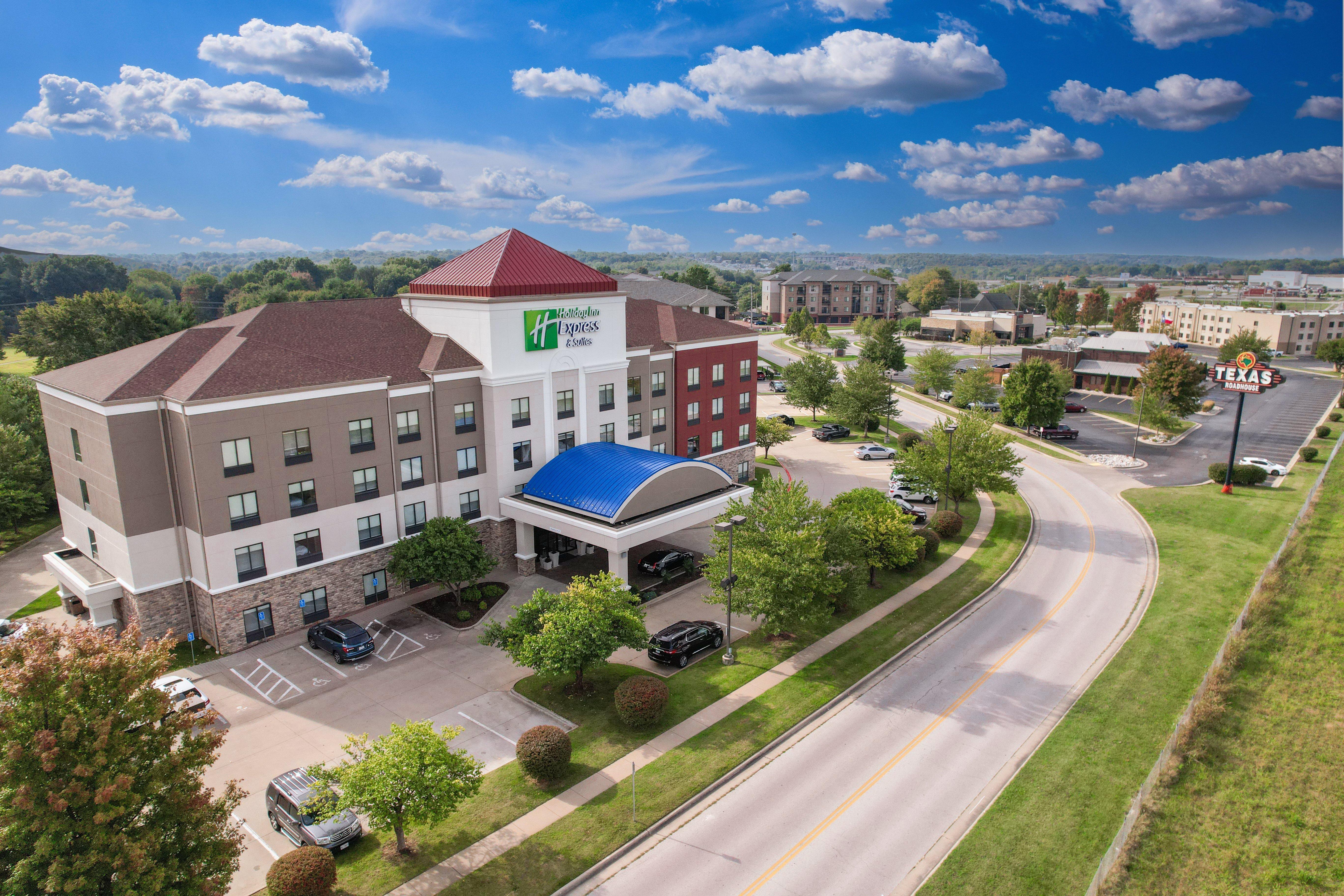 Holiday Inn Express And Suites Springfield Medical District By Ihg Exterior foto